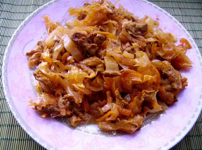 Тушкована капуста з грибами і м'ясом що квасоля, яка